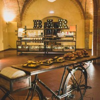 bici vintage con piano per buffet