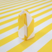 Tovaglia a righe bianco e giallo